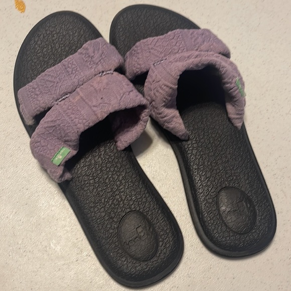 SANUK - Picture 4 of 7